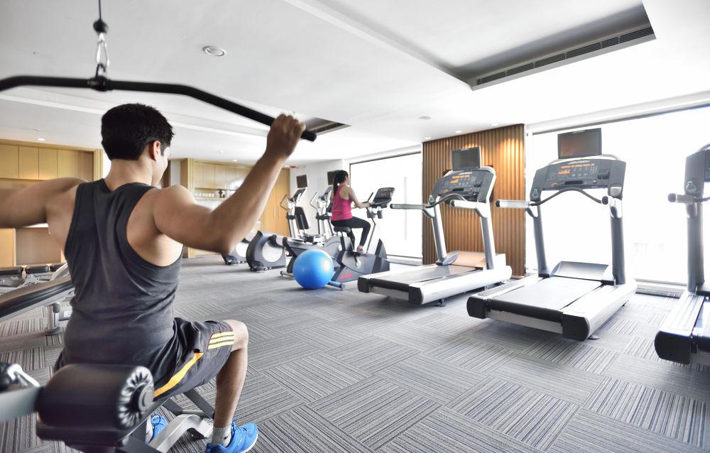 阿格拉万怡酒店 外观 照片 The gym at the hotel