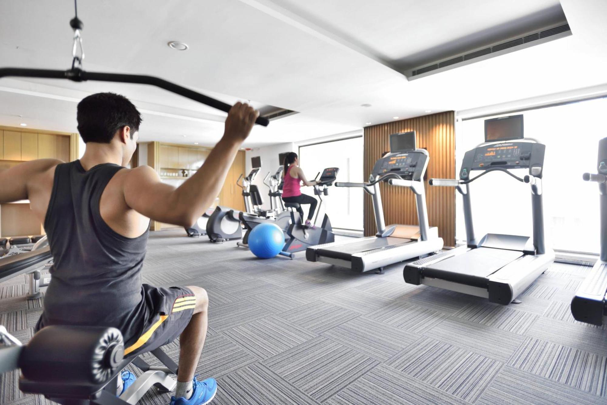 阿格拉万怡酒店 外观 照片 The gym at the hotel