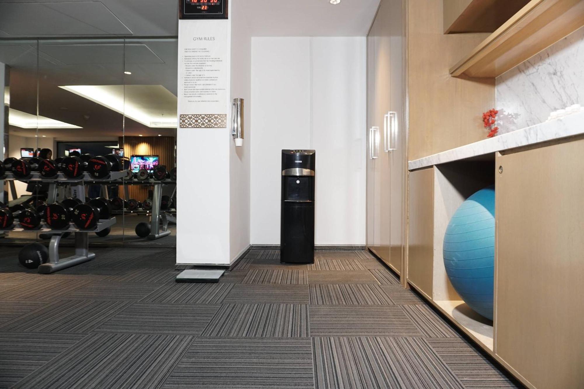 阿格拉万怡酒店 外观 照片 A water cooler in a gym